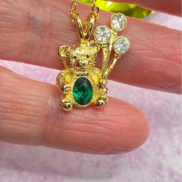 Teddy Bear Green Stone Balloons Gold Tone Vintage Necklace Birthstone - Picture 1 of 9